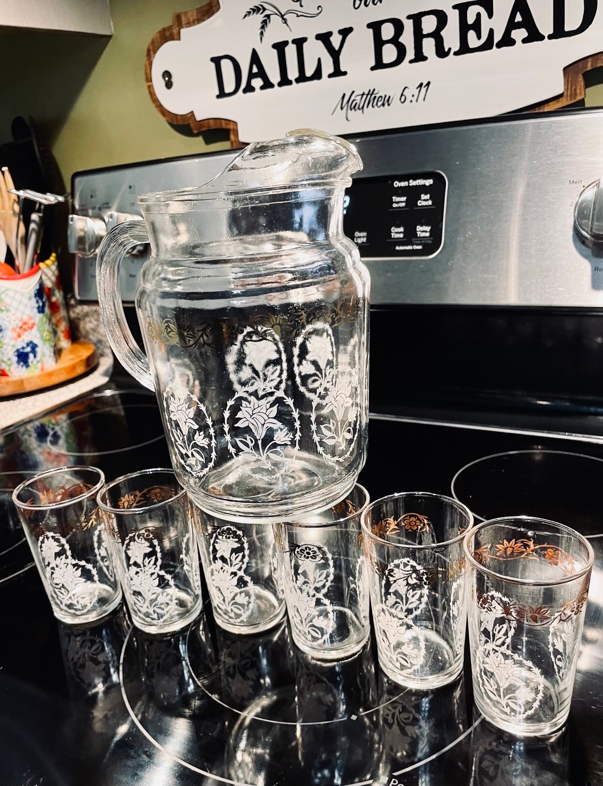 Vintage Homestead Federal Glass Pitcher and 6 Juice Glasses