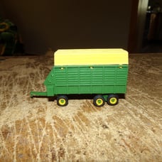1/64 john deere tandem axle forage wagon in nice shape used