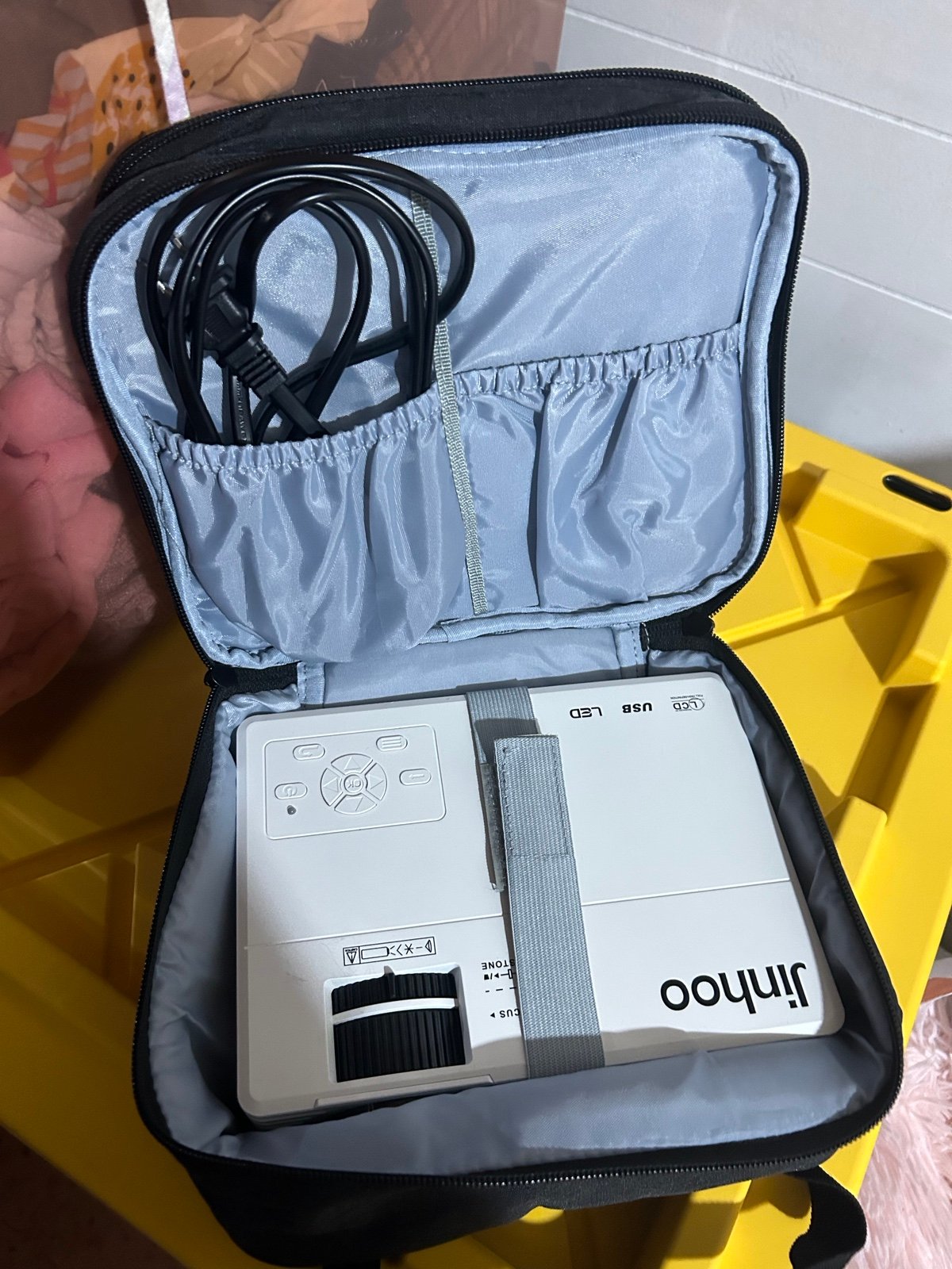 Jinhoo Projector w/ carry case