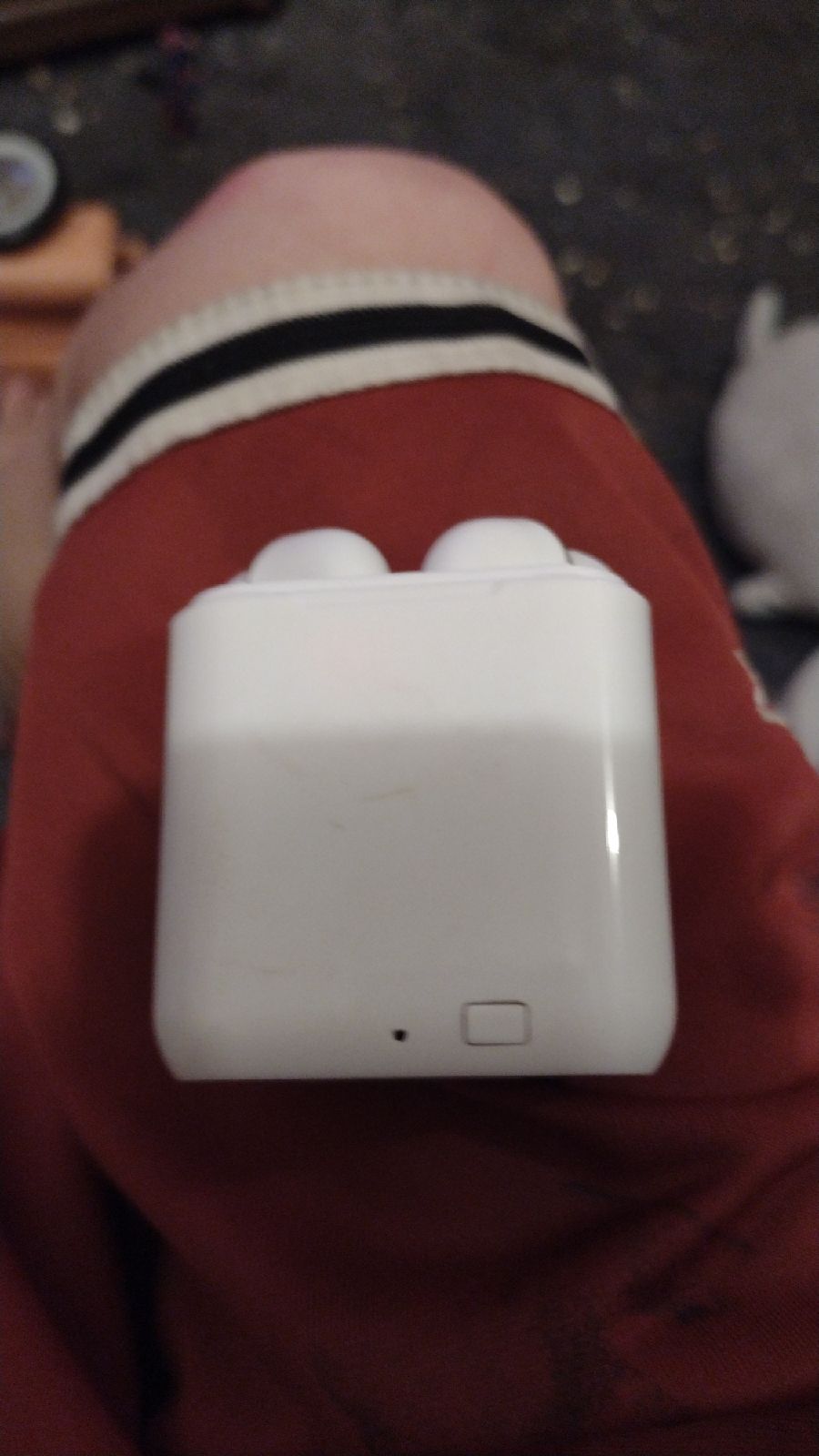Apple AirPods with Wireless Charging Cas