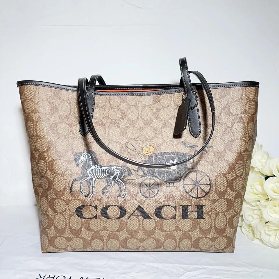 トートバッグ COACH City Tote Signature With Halloween Horse And Carriage NWT COACH HALLOWEEN CITY TOTE WITH SKELETON HORSE AND