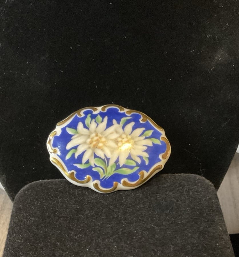 Antique Schumann Porzellain painted porcelain brooch