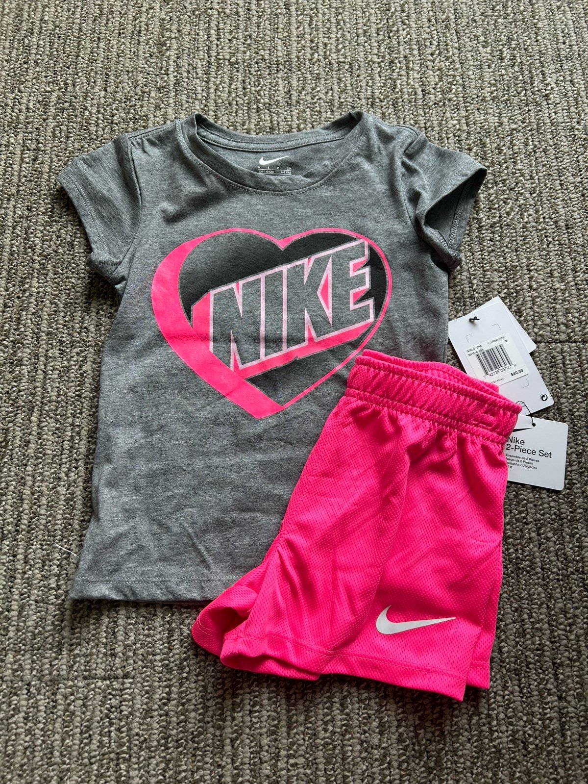 NWT Nike Girls Set size 5