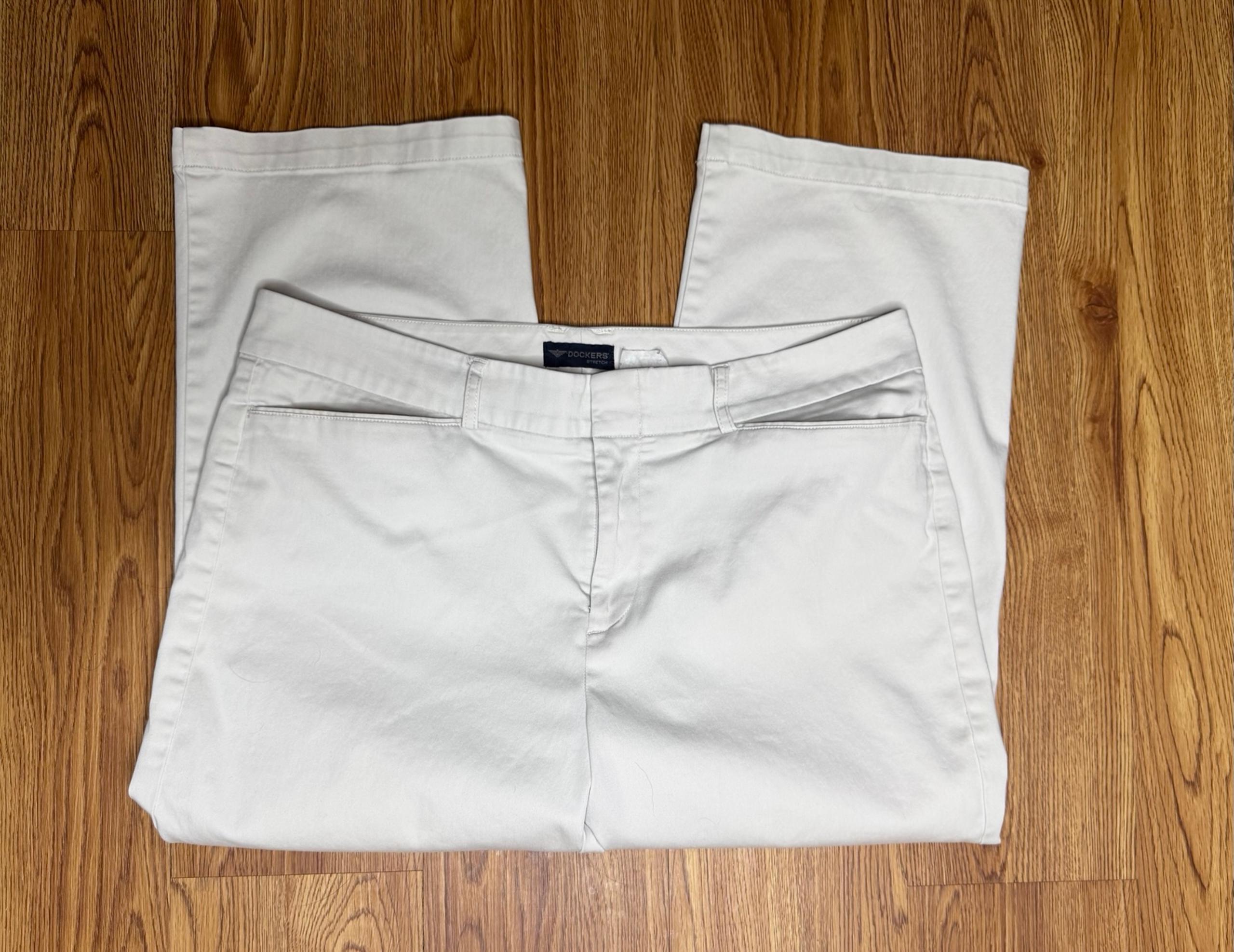 Dockers Khakis Womens Pants Size 12 Cream Casual Ideal Fit Crop Pants