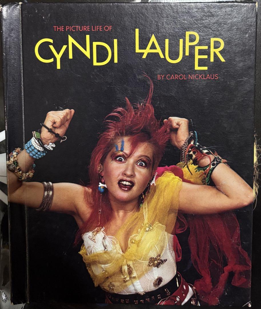 グランド牧場 セレクトセール Out of print; rare; Picture Life of Cyndi Lauper アート・デザイン・音楽