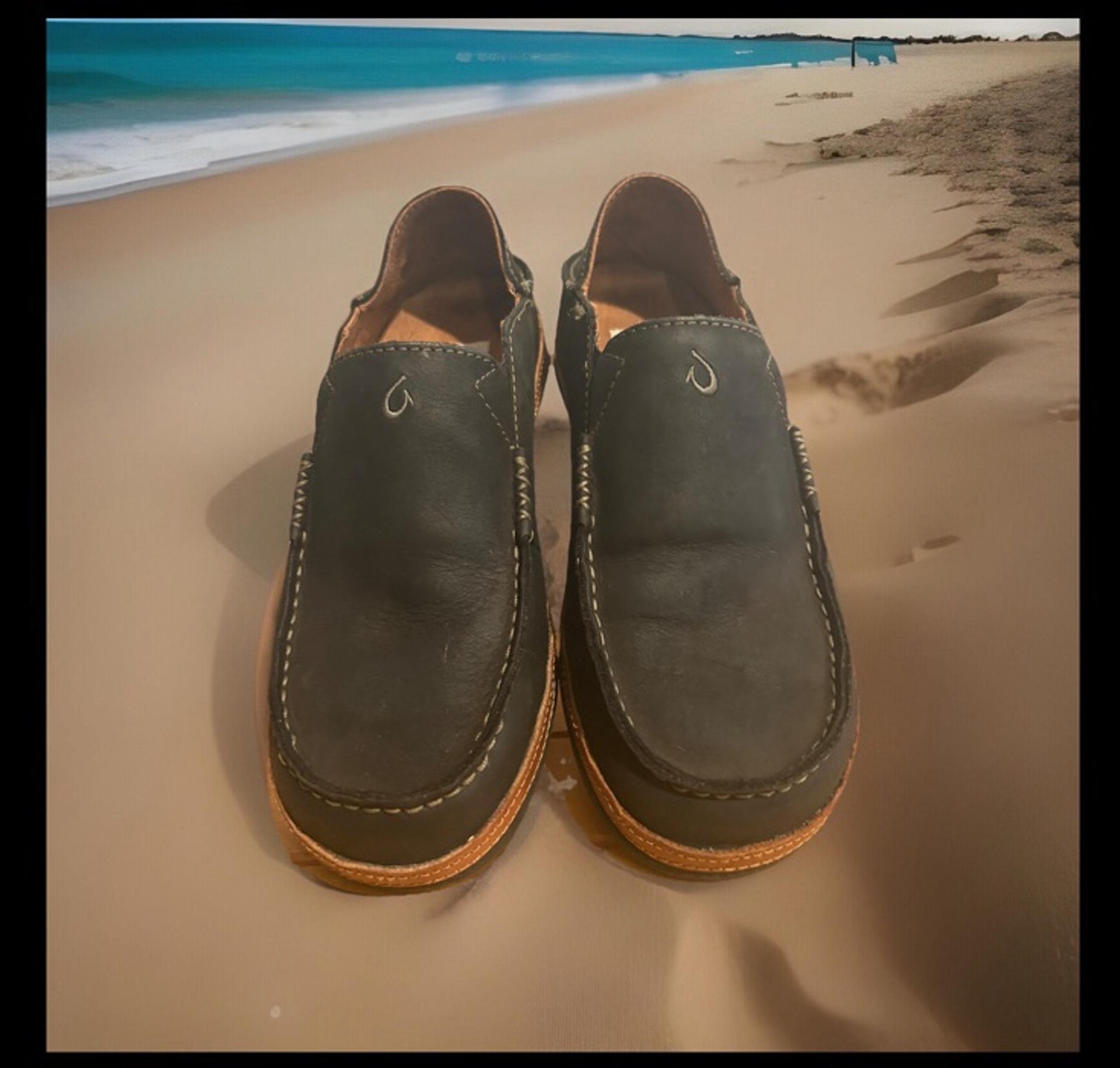 Olukai Moloa loafers in black and toffee leather for men, size 8