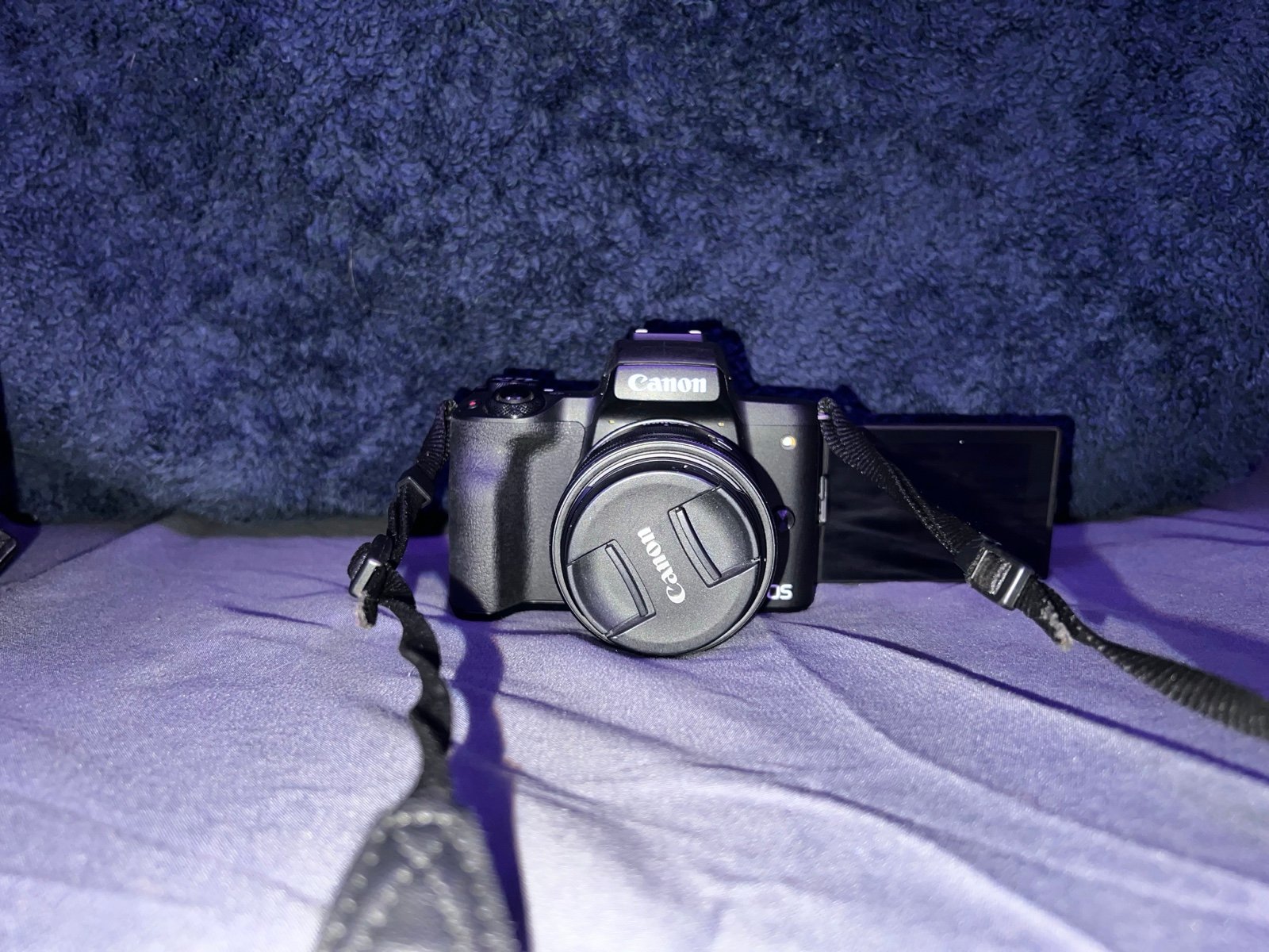 CANON M50