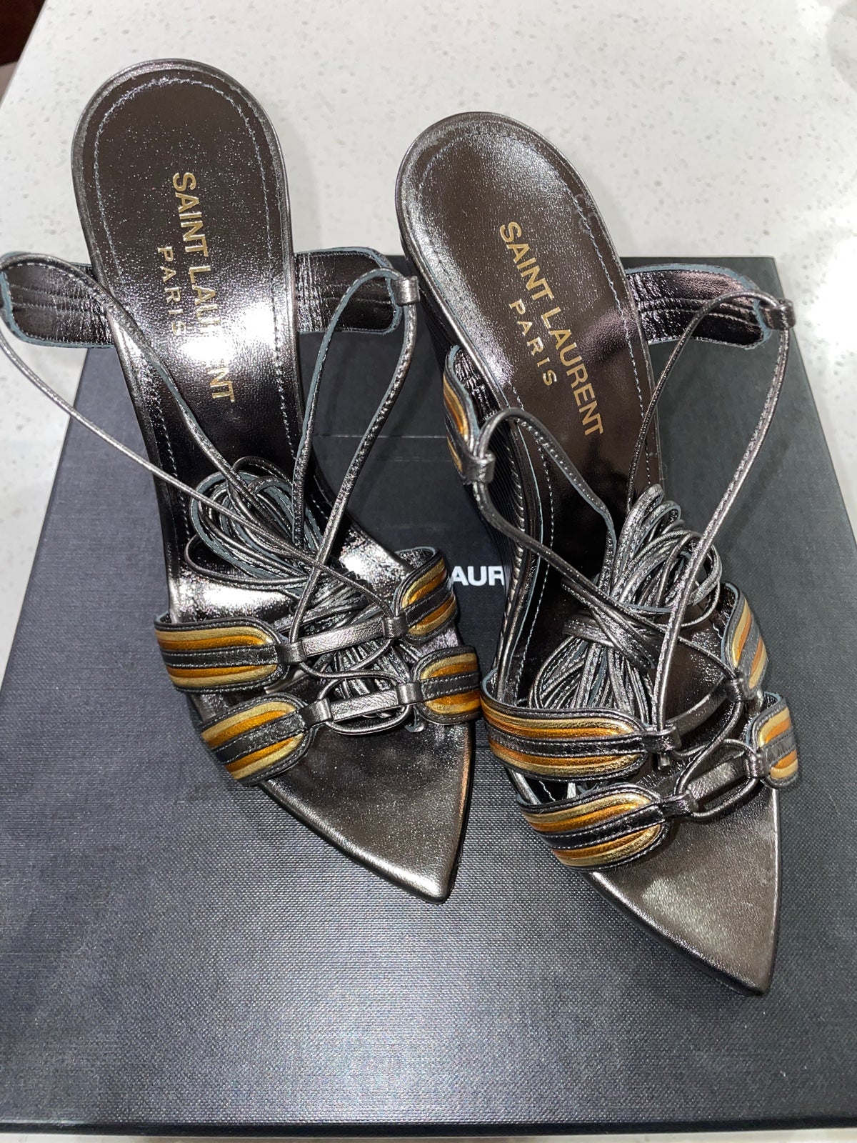 高質 新品タグ付きsaint サンローラングロッシーコートFR38 laurant