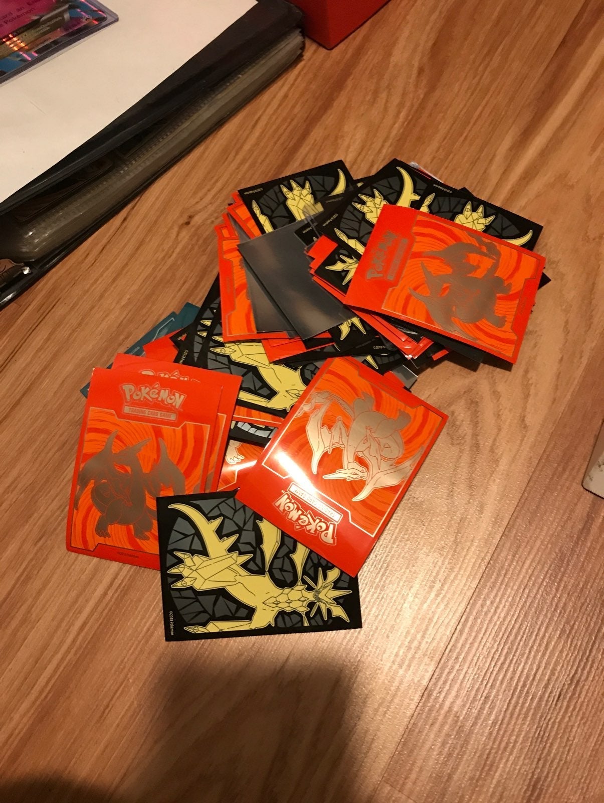 Lot of about 1000 pokemon cards