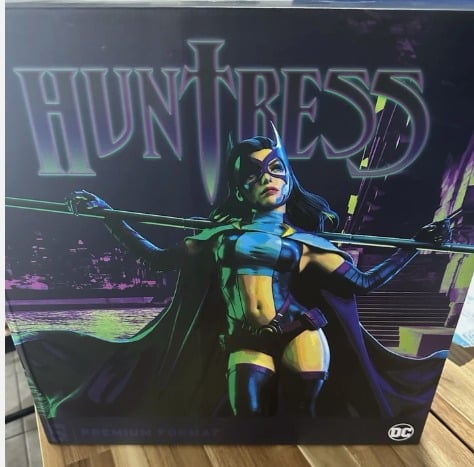 Huntress Sideshow Premium Format 1/4 Scale Statue DC Comics
