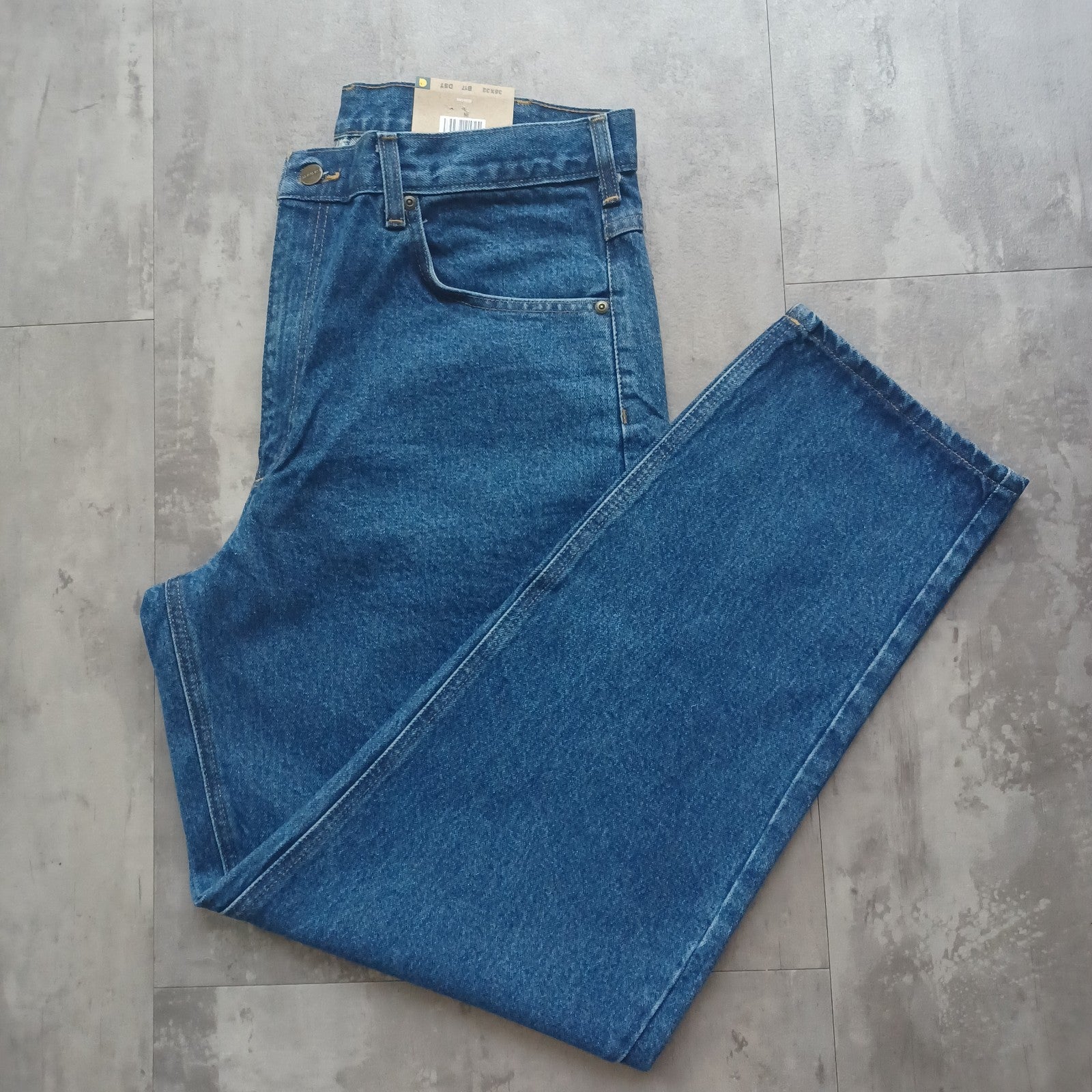 NEW with Tags_Carhartt Relaxed Fit Tapered Medium Denim Jeans_Size 38x32