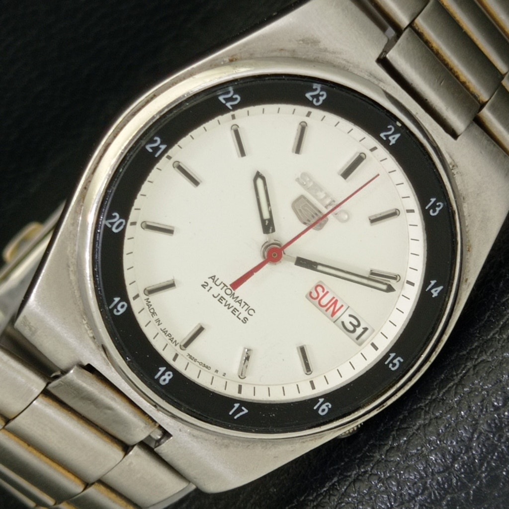 Vintage 1982 Seiko Automatic Mens Silver Watch W/daydate & Glass Back