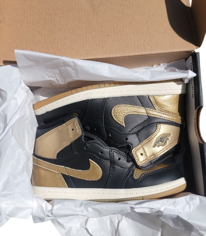 Nike Air Jordan 1 Retro High OG Black Metallic Gold Sail Sneaker Toddler 10C NEW