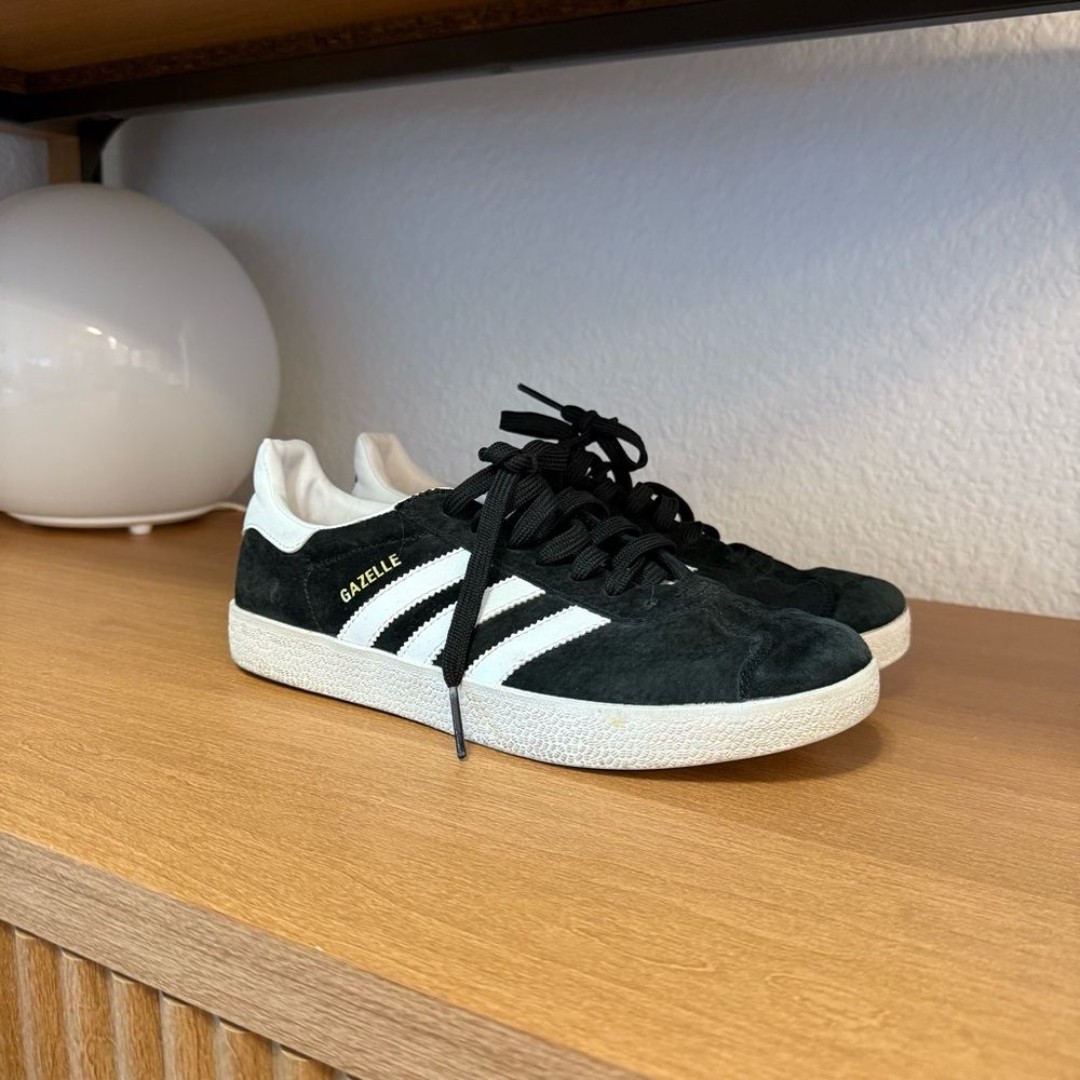 Adidas Gazelle Black/White/Gold Metallic Women’s Size 7 1/2