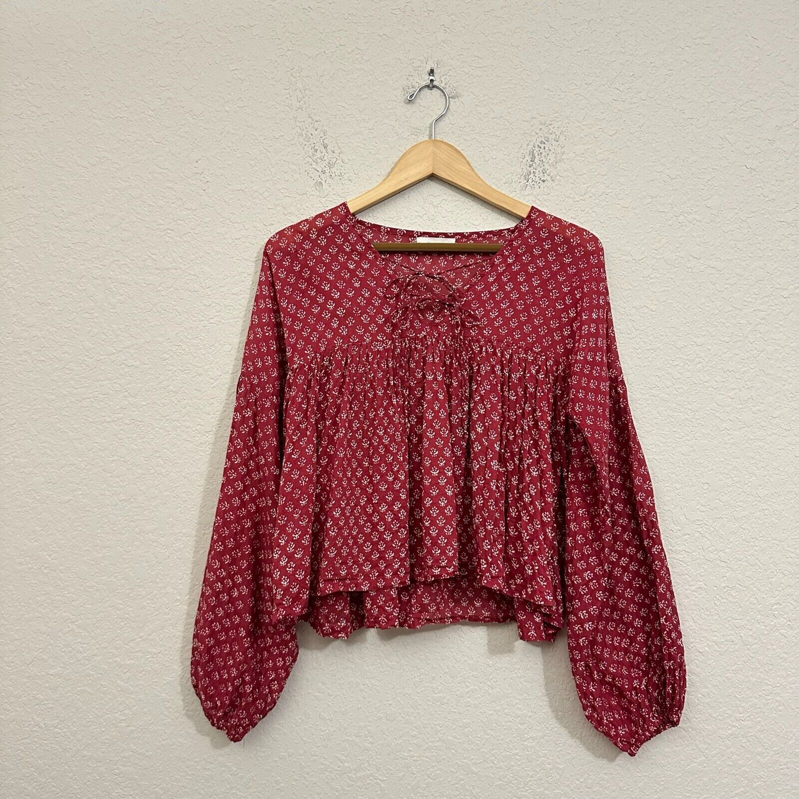 DAUGHTERS OF INDIA Rashmi Blouse Maroon Floral Puff Sleeve Peasant NWOT
