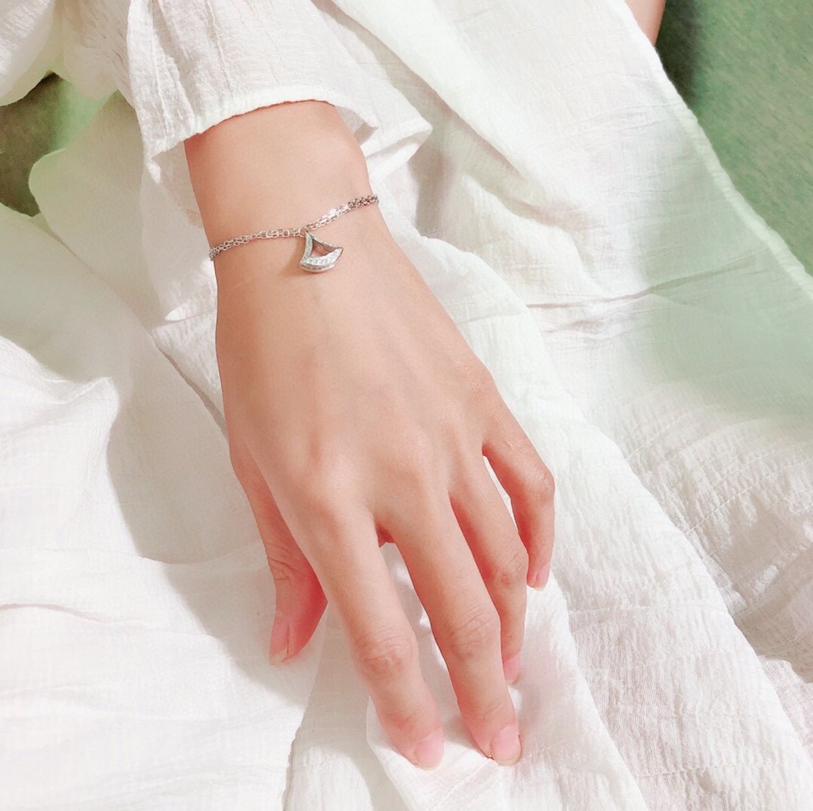 Bulgari double-sided triangular hollow skirt bracelet