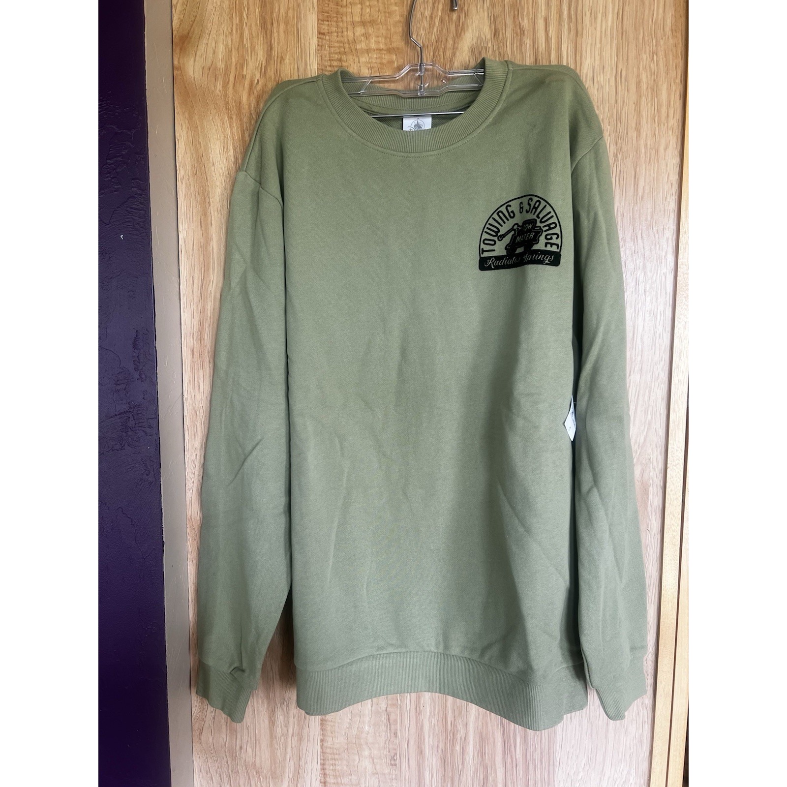 Disney Parks 2024 Tow Mater Sweatshirt Disney Cars New XL In Hand