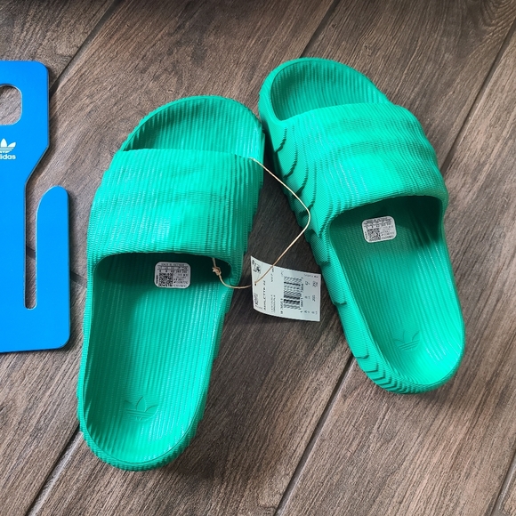 Adidas adilette 22 in Green
