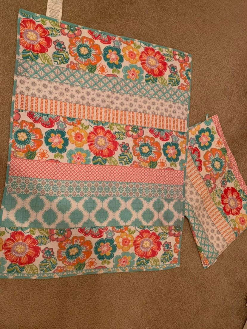 Toddler quilt and pillow sham
