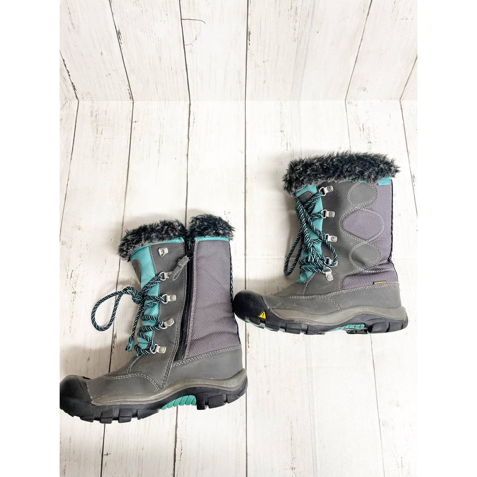 Keen shops Kelsey Snow Boots Kid Size 1 Magnet/Lagoon Rain Snow Boot Girls