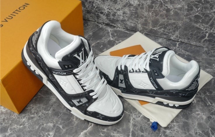 Lv trainer (white and black)