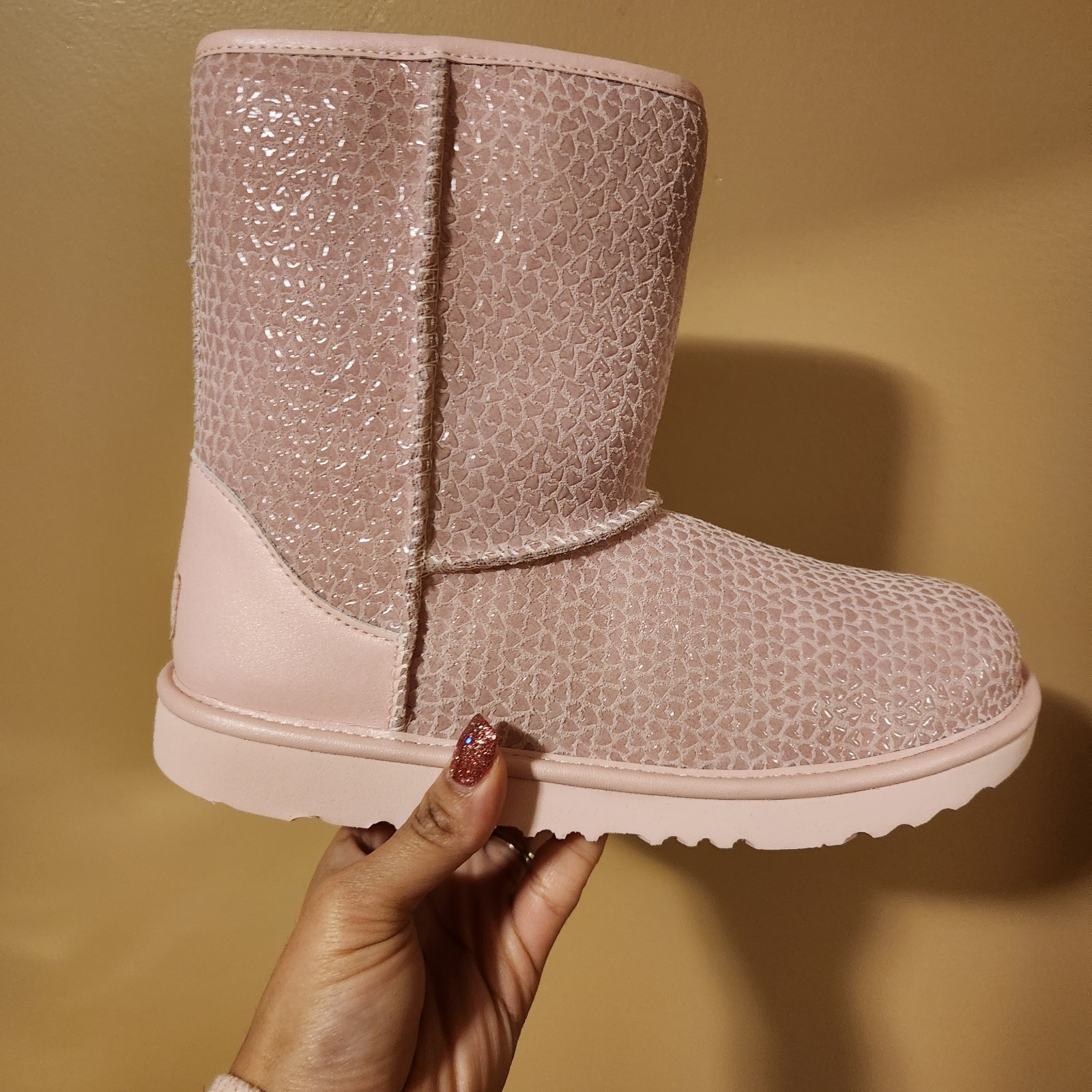 UGG Classic Gel Heart Boots Kids Size 6