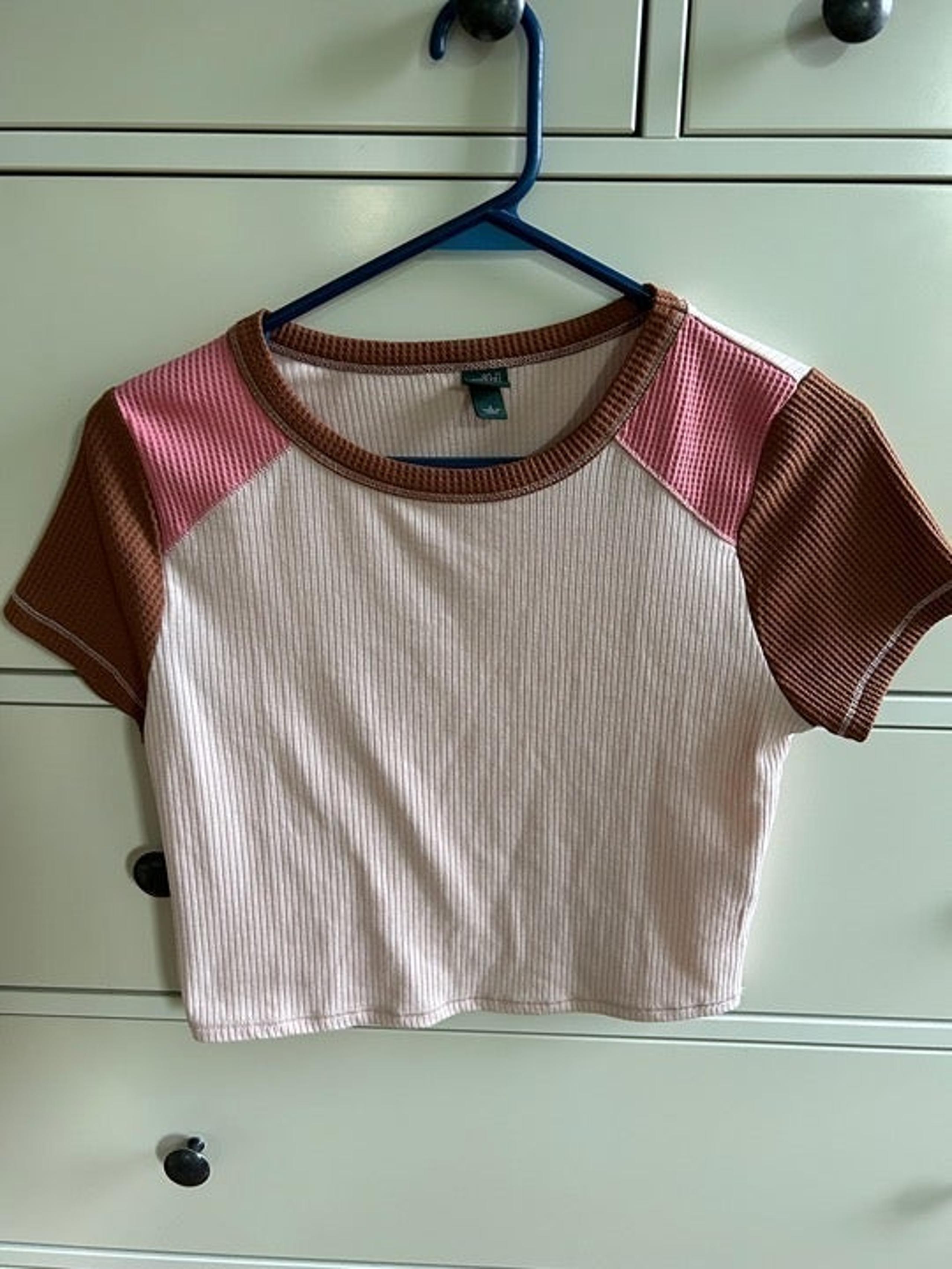 wild fable knit crop top, pink and brown