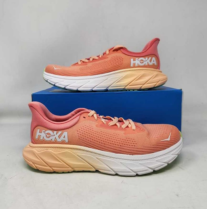 Women's 8.5 Hoka x Anthropologie Arahi 7 Papaya Coral sneakers 1147851/PPYC