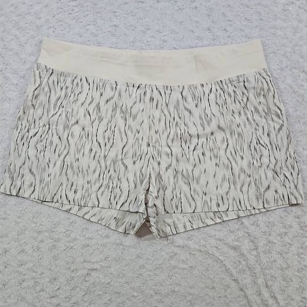 Athleta Size 22 Womens Trekkie North Hiking Travel Short Ikat Texture Magnolia