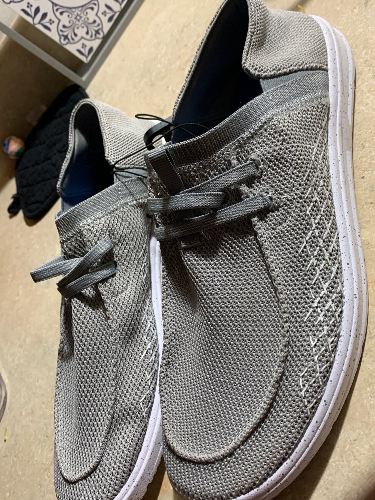 Casual slip on sneakers lightweight