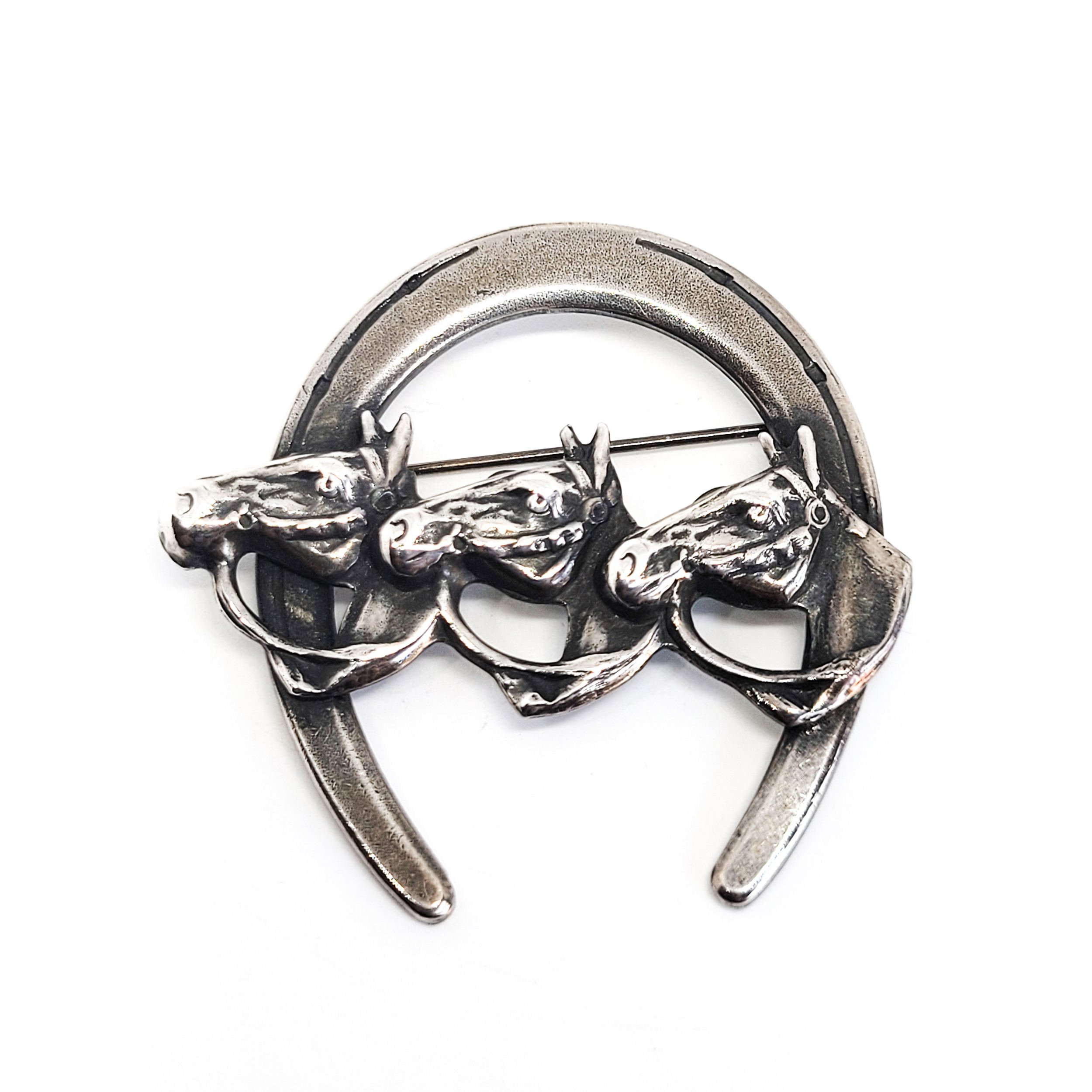 Equestrian triple horse bridle silver toned vintage horseshoe brooch pin