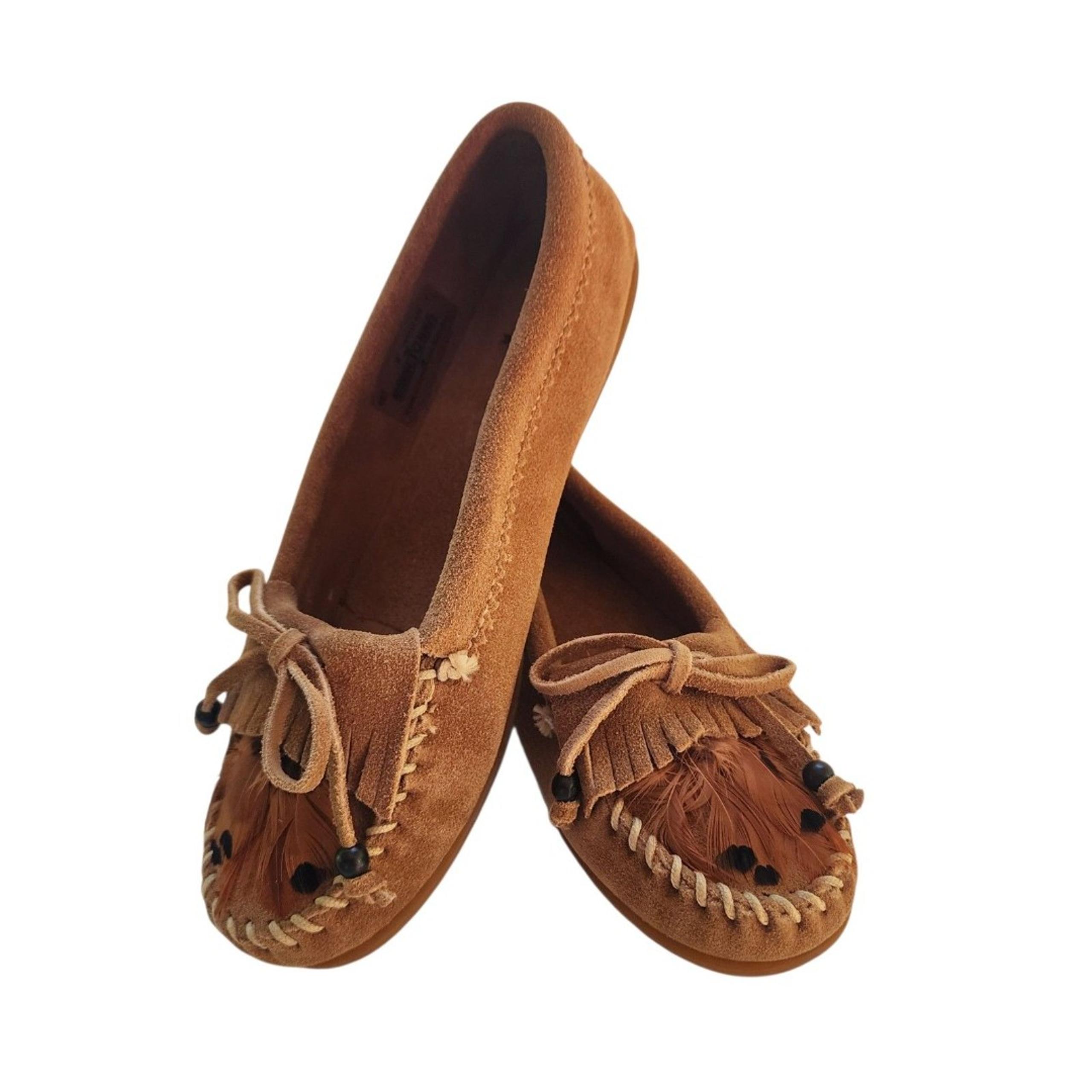 Minnetonka Moccasins Womens 8 Suede Leather Slip-On Comfort Shoes Feather Accent