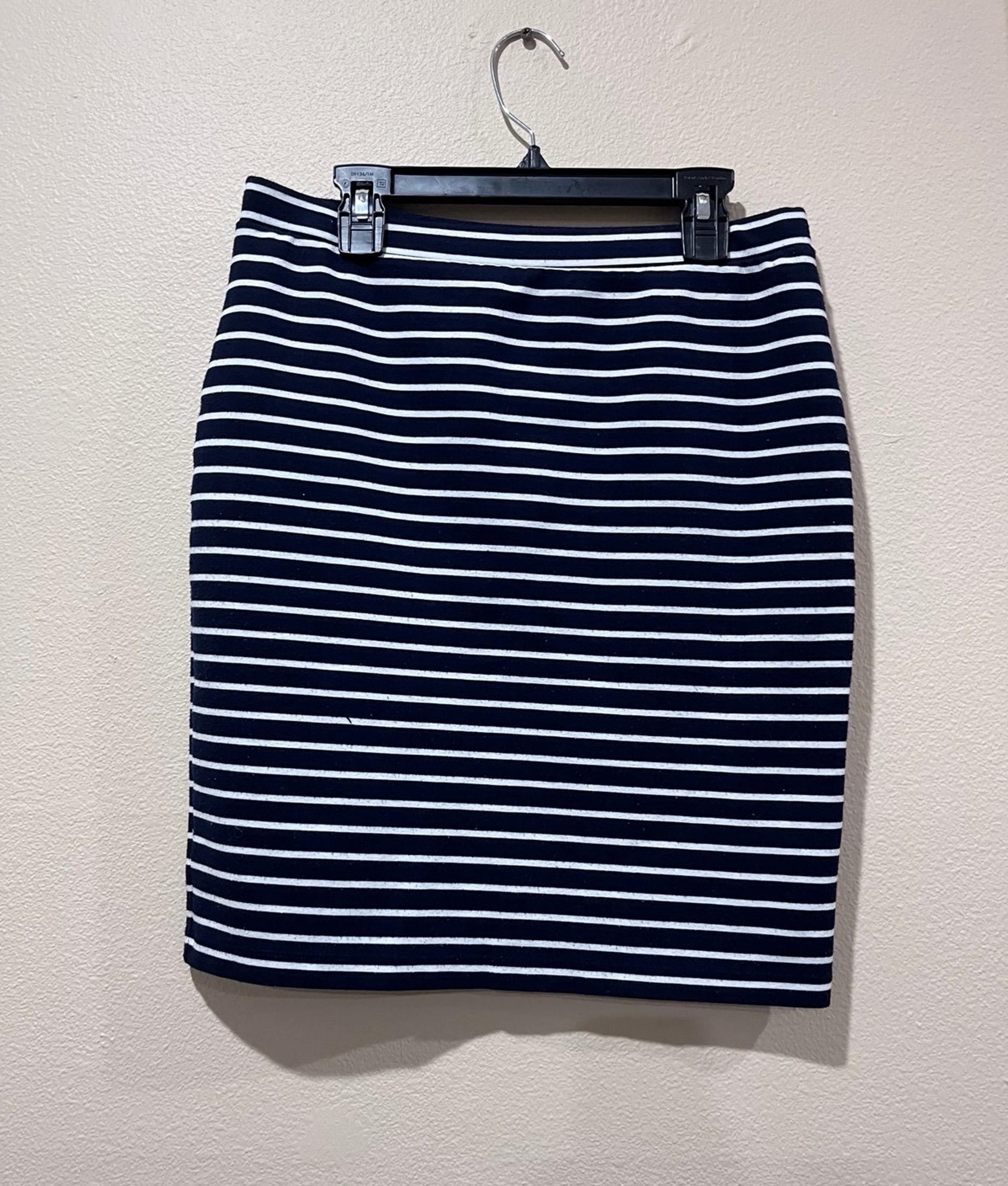 Women’s Gap Striped Navy And White Pencil Skirt Size XSmall
