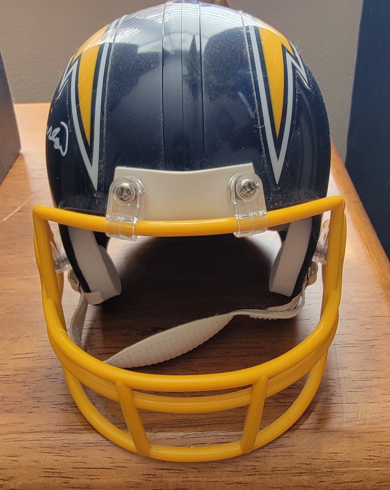 Autographed Kellen Winslow mini helmet !