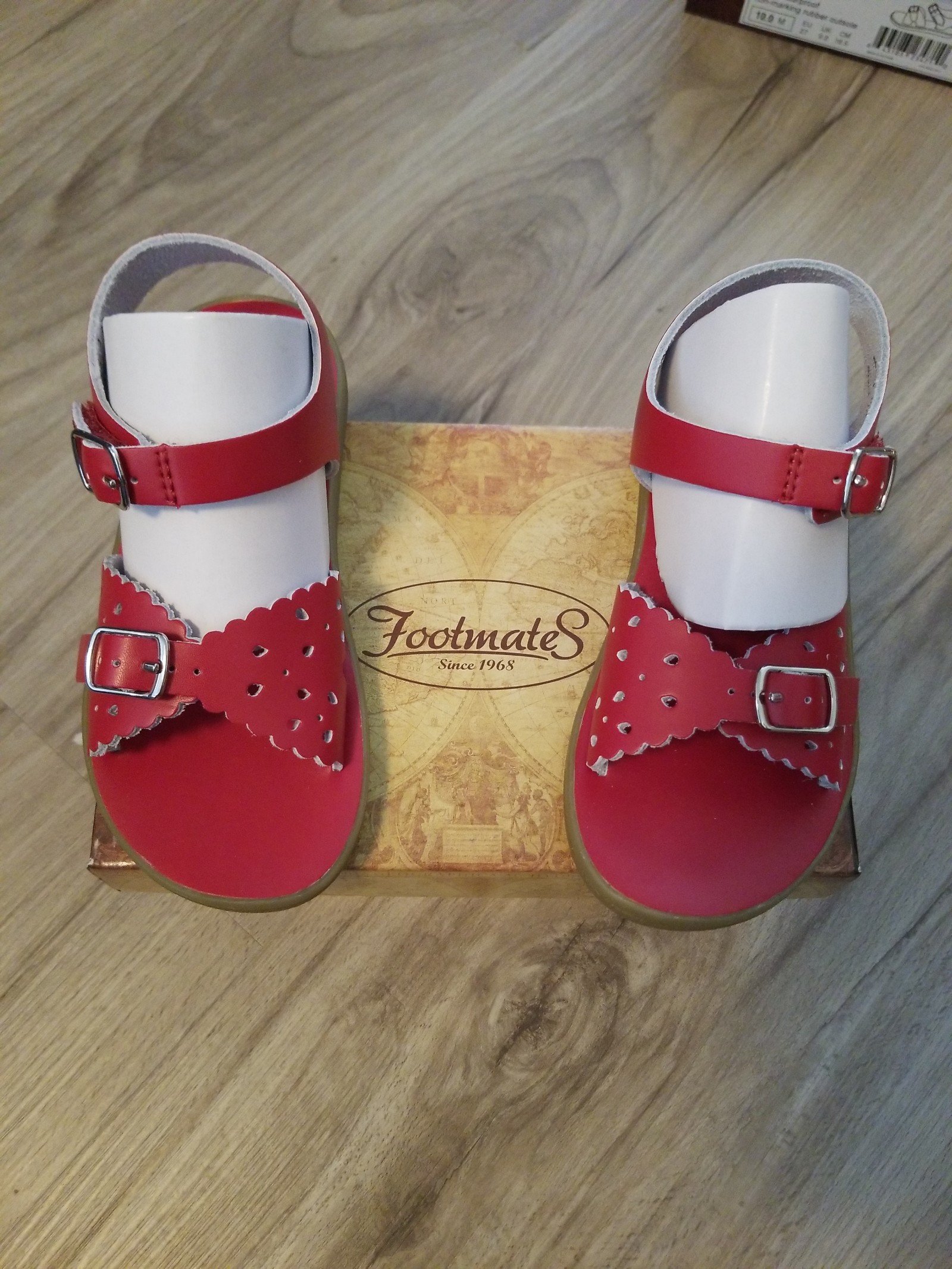 New Footmates Waterproof Sandals Size 10