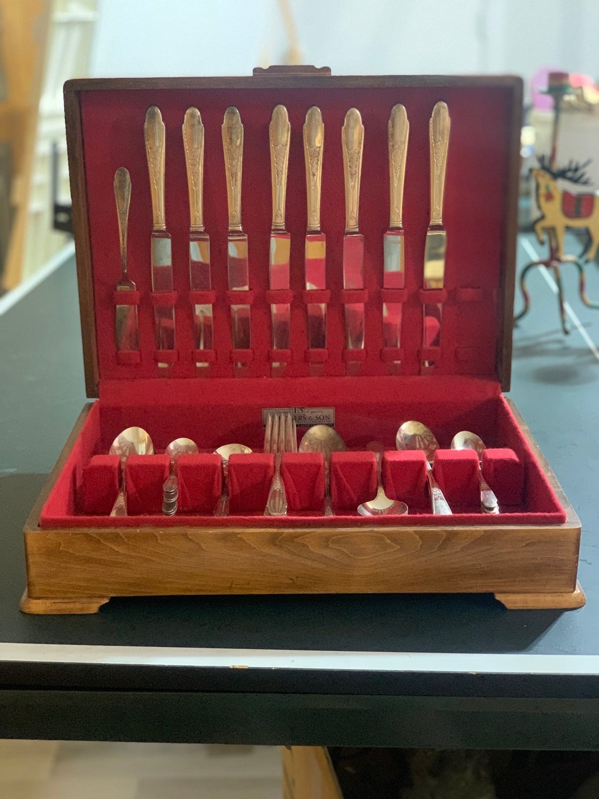 43 pieces VTG Wm. Rogers & Sons Flatware Set with Original Wooden Box
