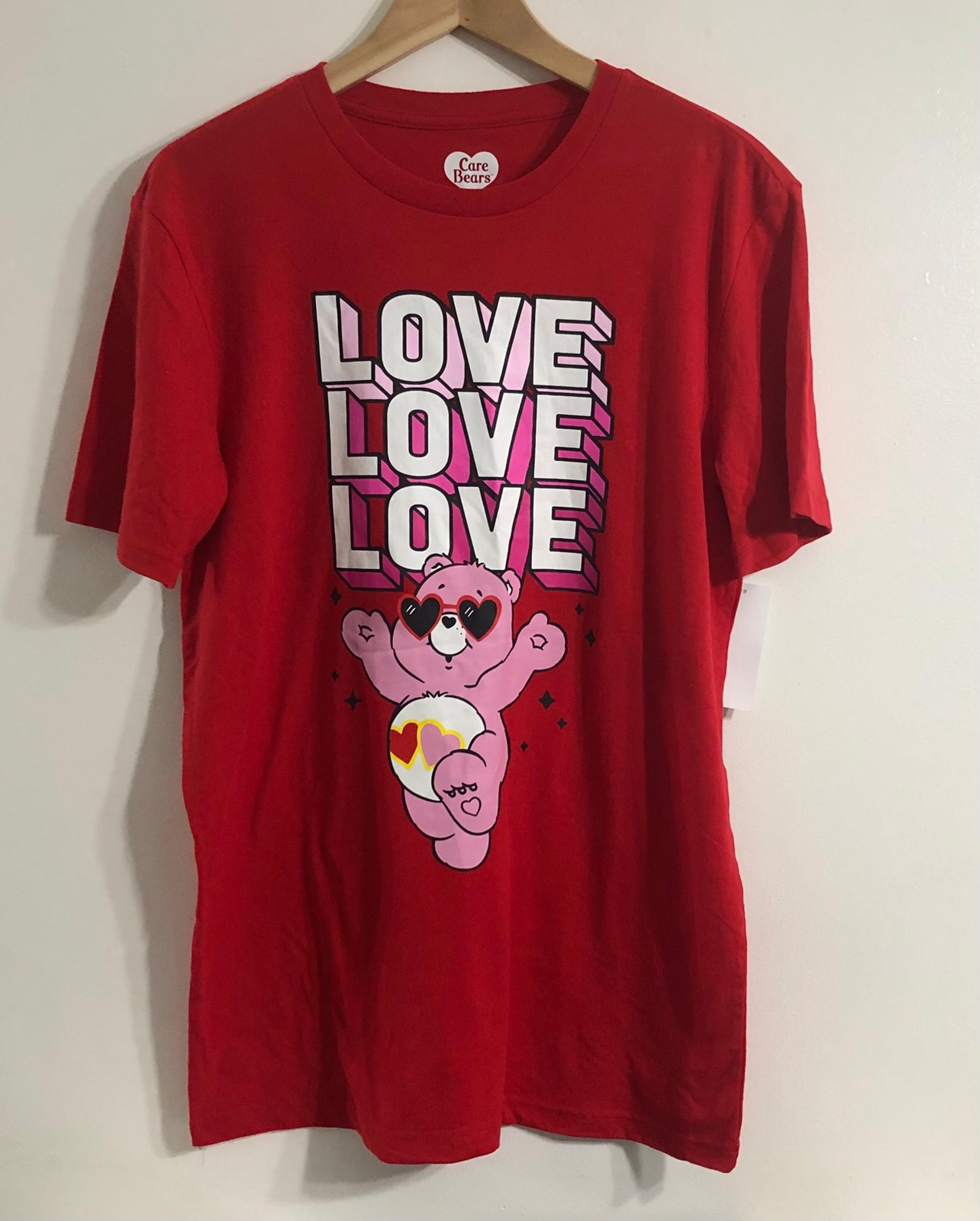Care Bear women’s Top  love love Bear hearts graphic crewneck pull over red. M
