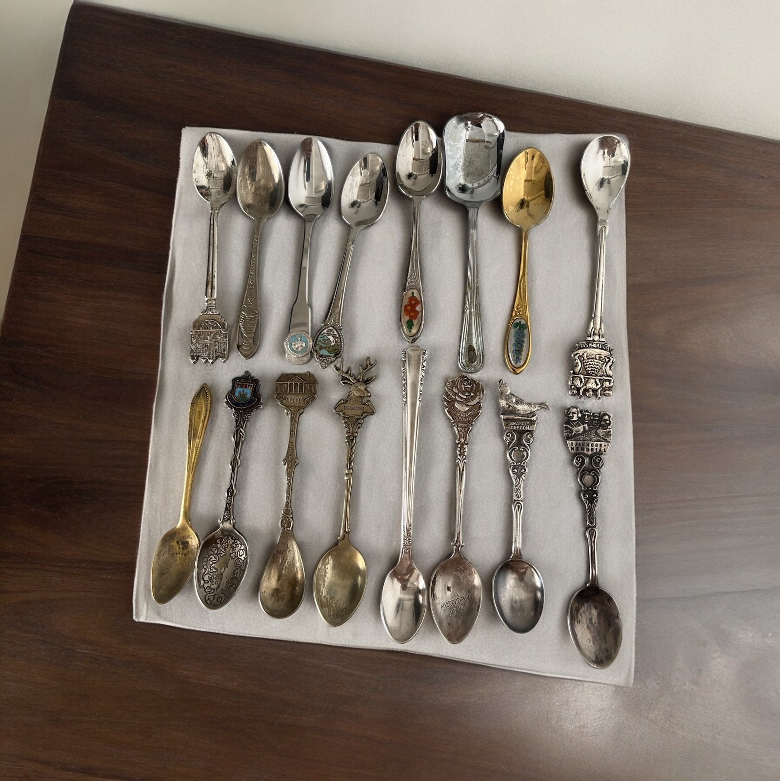 Vintage Souvenir Spoons 16 Piece .