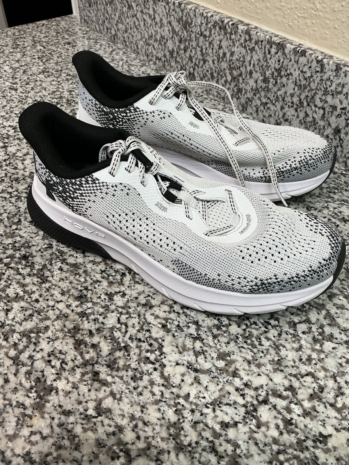 Under Armour HOVR Turbulence 2 SZ 8 White Black Running Training Shoe New Curry