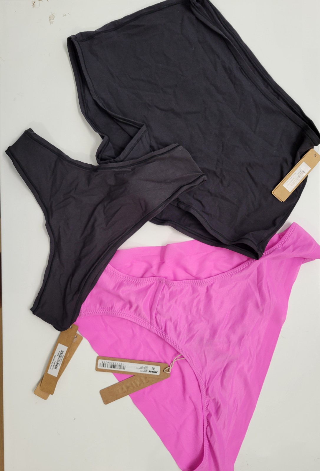 (SKIMS)3 panties for 32 new with tag, Size:M SKIMS-Style