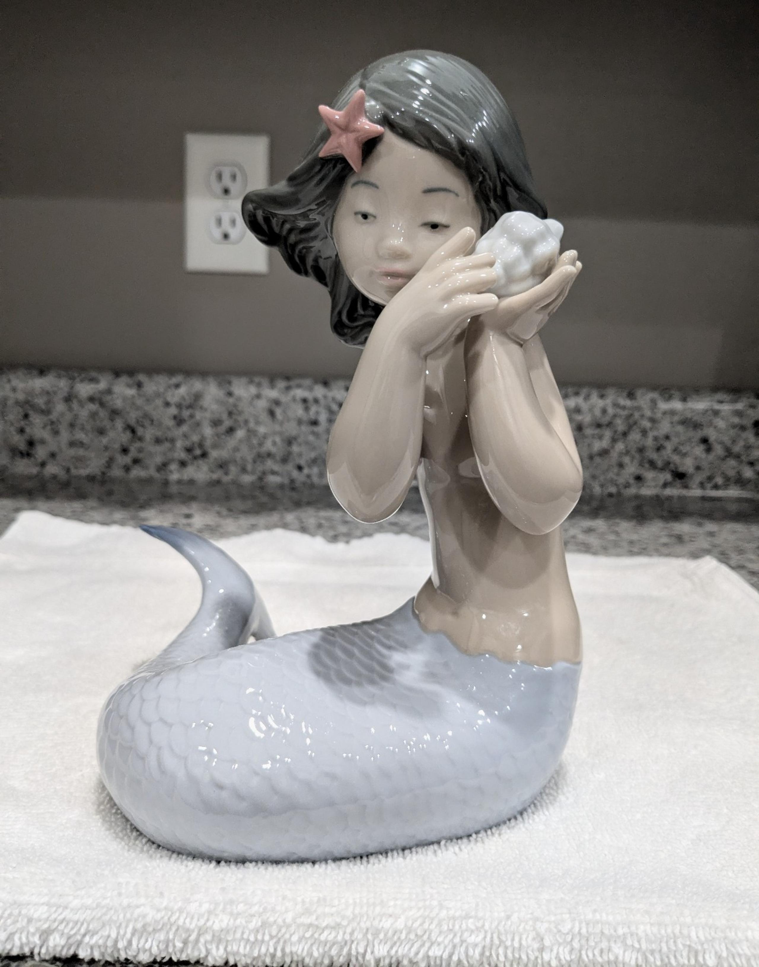 Nao Lladro Mermaid with Seashell