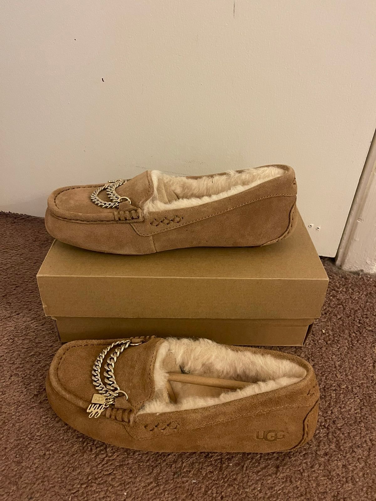 NIB UGG Ansley Chain Moccasin Slipper