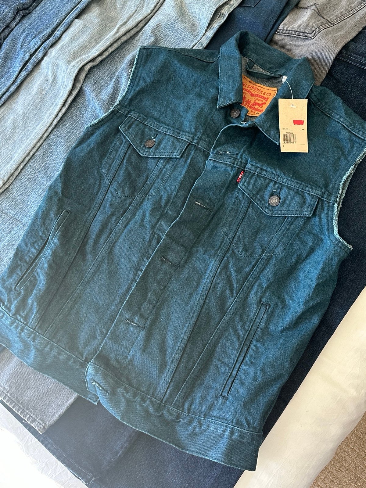 Levi's denim vest NWT medium