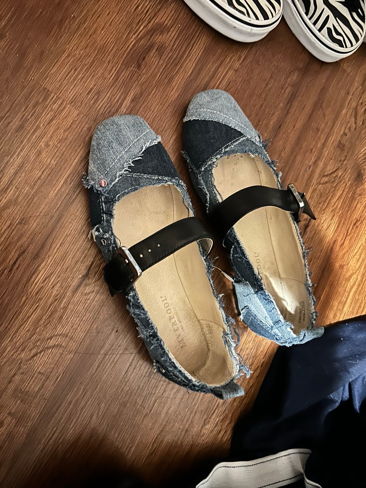 Cute denim Mary Jane’s! Size 6 in woman’s