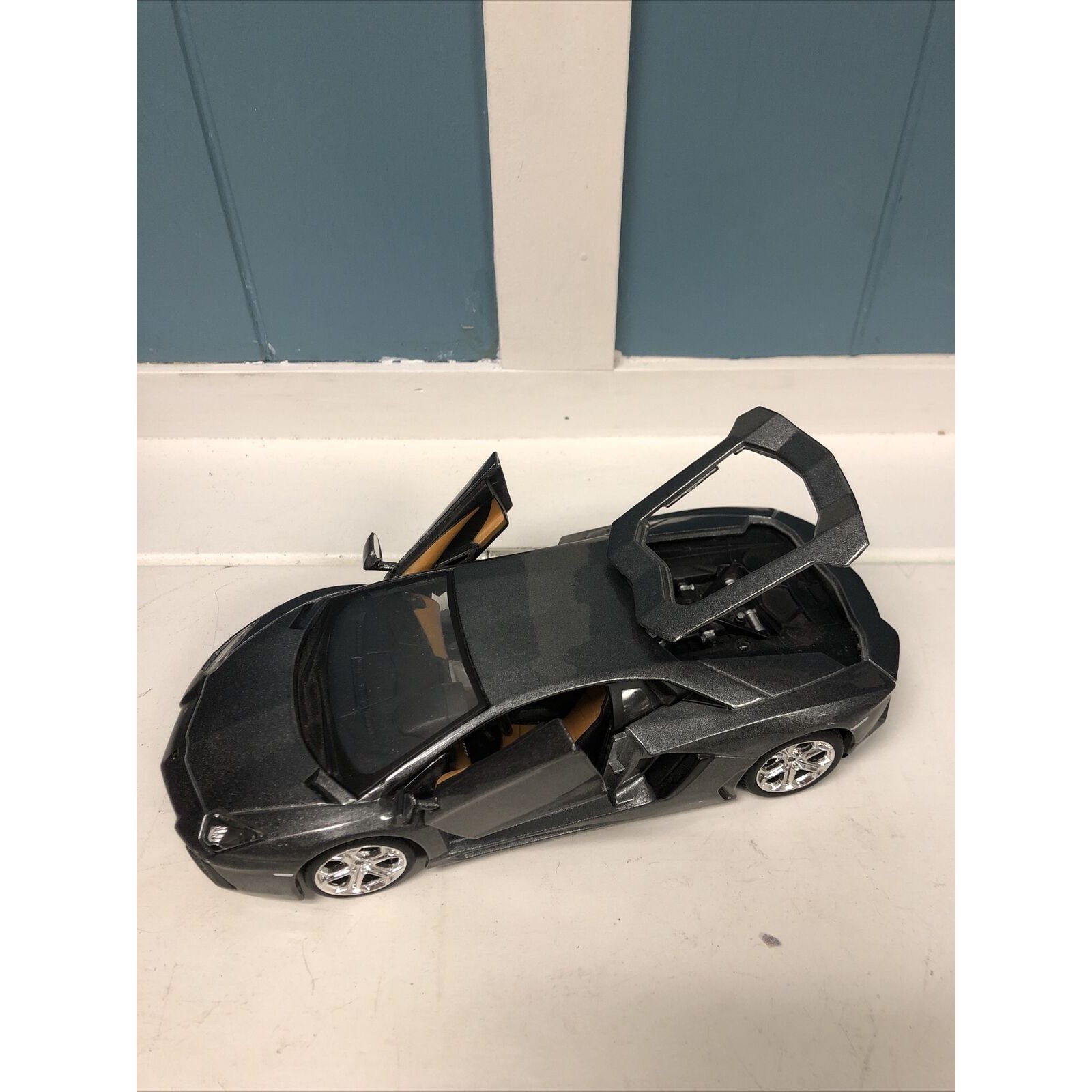 LAMBORGHINI AVENTADOR LP700-4 Gray Charcoal 1/24Scale Metal Maisto