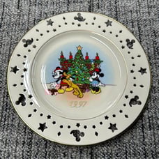 Vintage Lenox Limited Edition Disney Mickey Mouse Co “Trimming Trio” 1997 Plate.