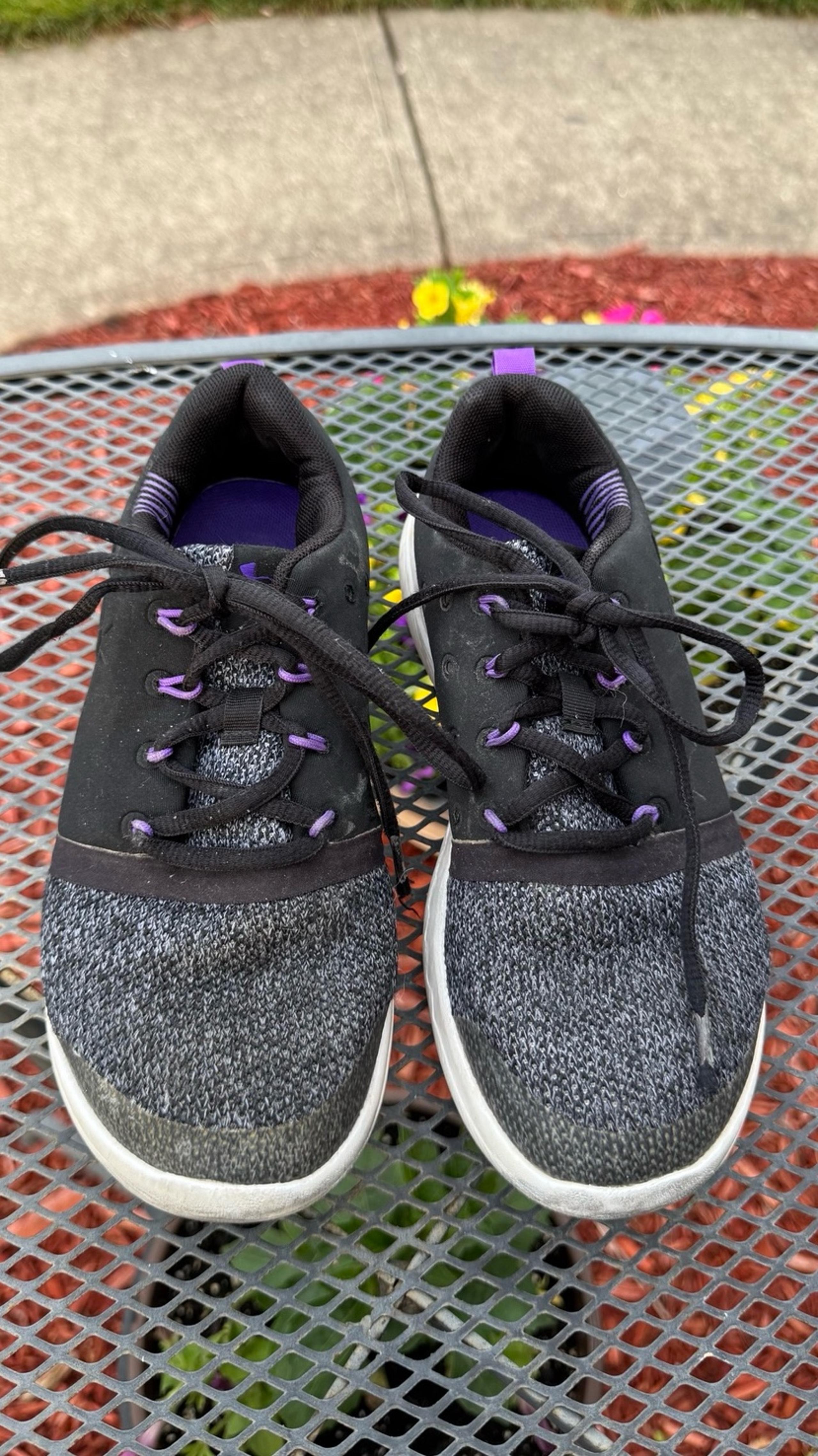 Kids Under Armour tennis shoes, Size 3