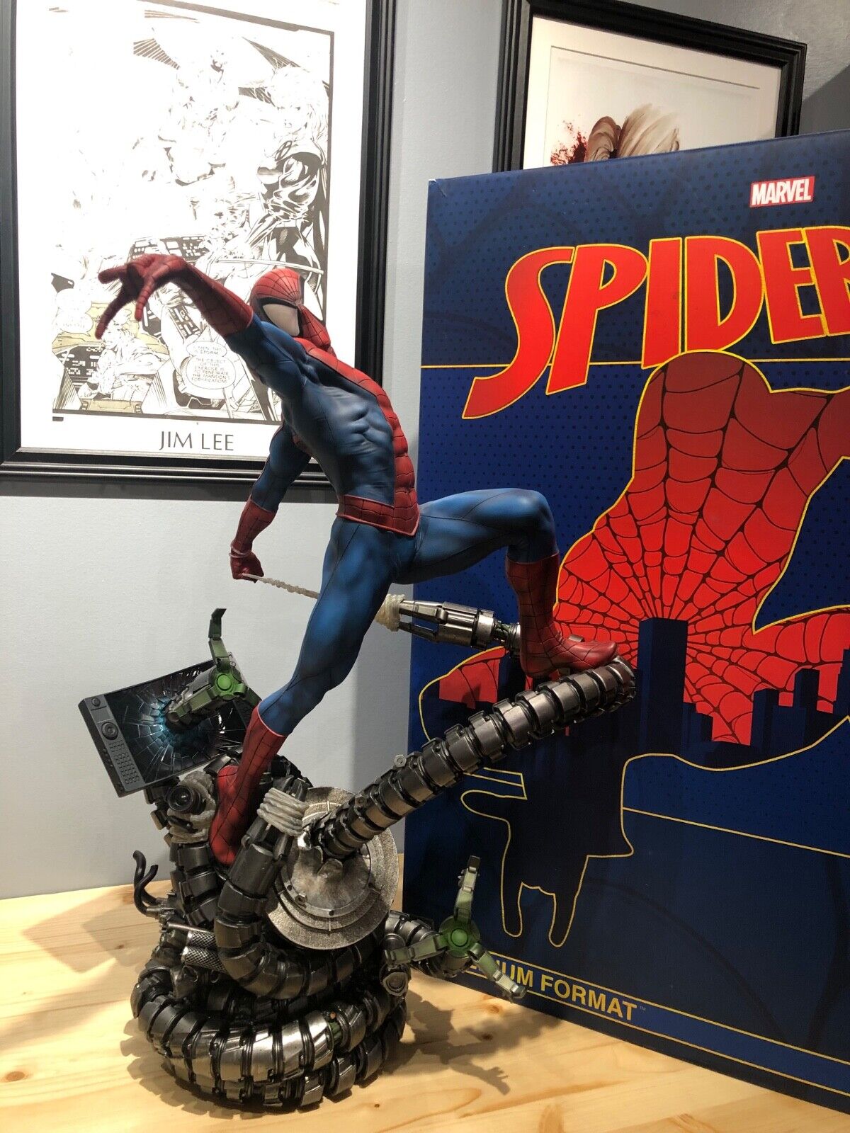 Sideshow Collectibles Premium Format Spider-Man 1/4 Scale Statue Exclusive