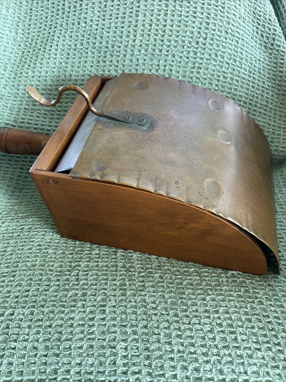 VTG Wood Bread Roll Warmer Box Hammered Copper Lid Handle Tell City Chair Co USA