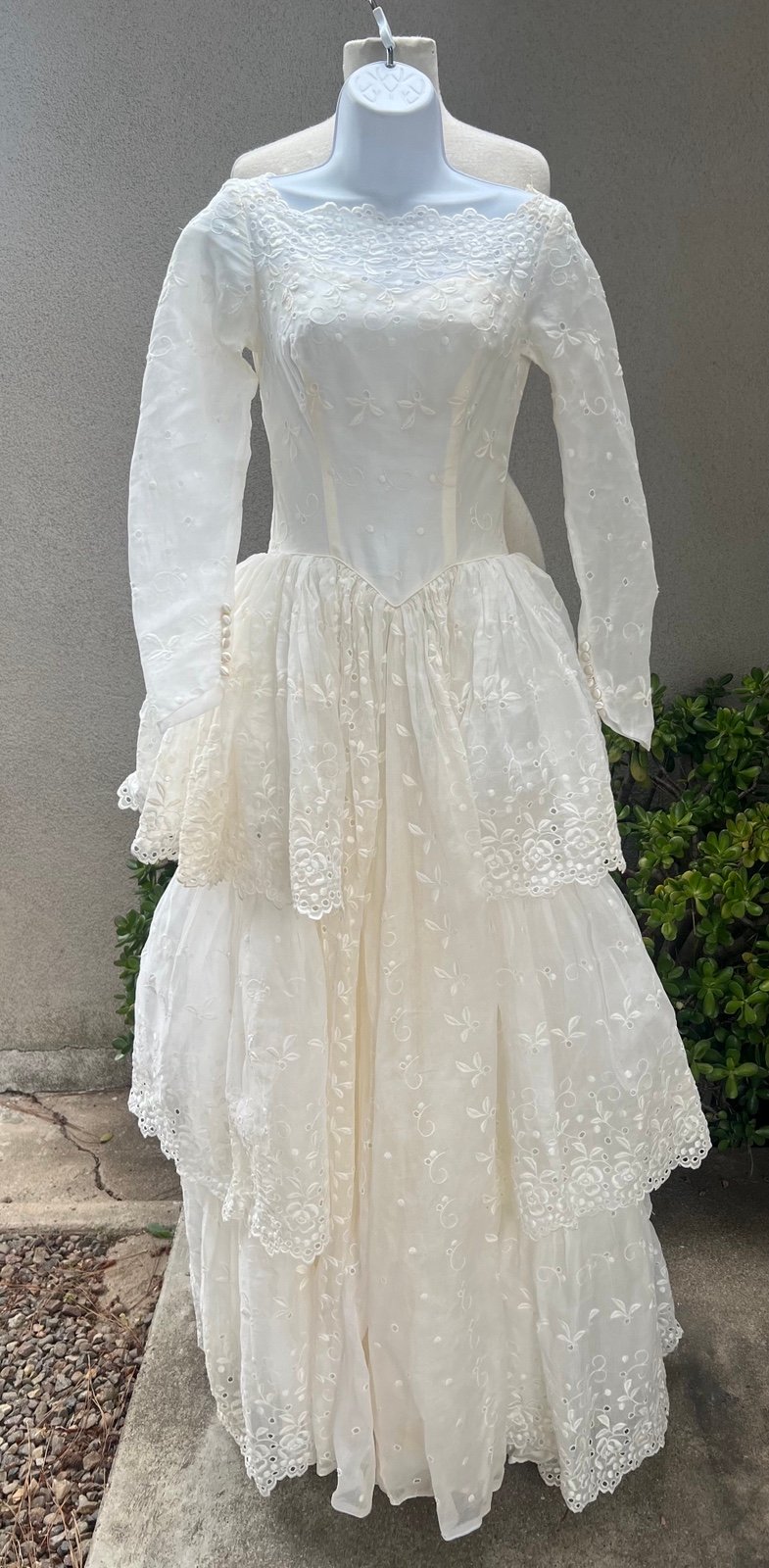 Vintage 70s white wedding dress ruffle tiers with crinoline netting Sz XXS